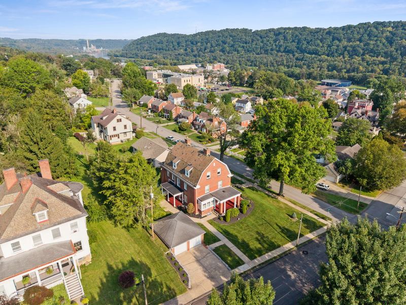 Aerial view of the neighborhood, 700 Meade Street