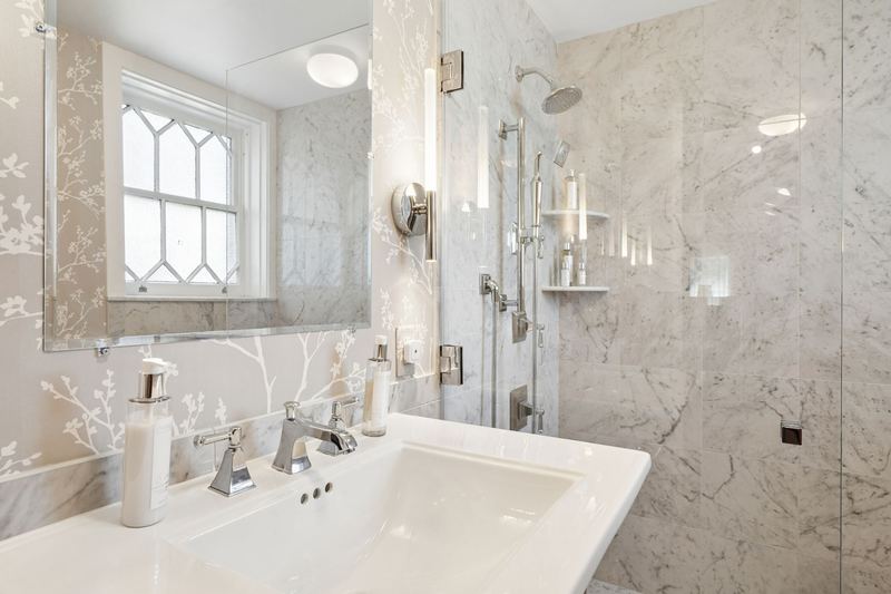 Walk-in shower, 700 Meade Street